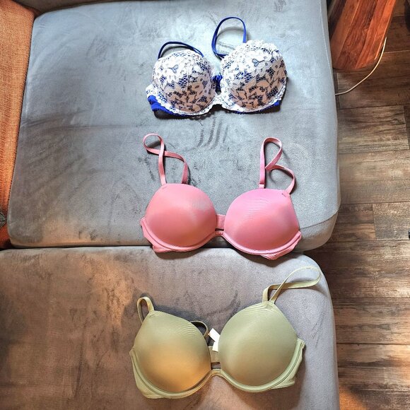 Bundle of 3 VC bras - Picture 1 of 4